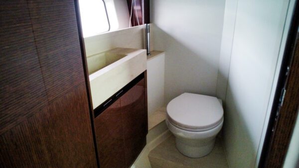 Prestige 65 - Image 16