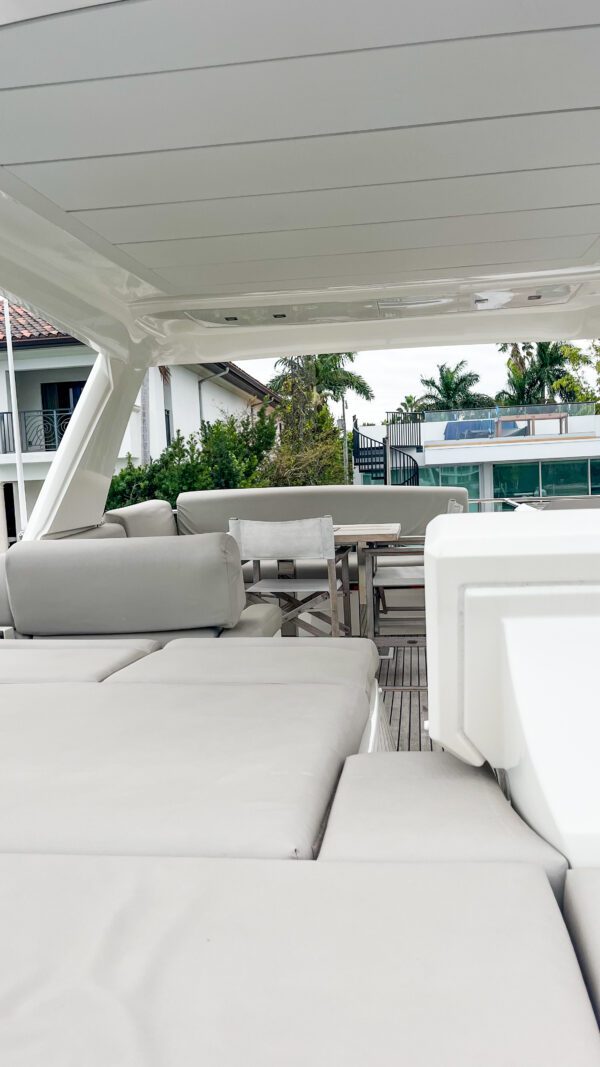 Prestige 65 - Image 7
