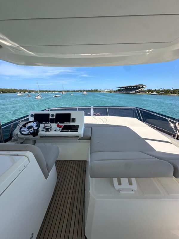 Prestige 65 - Image 9