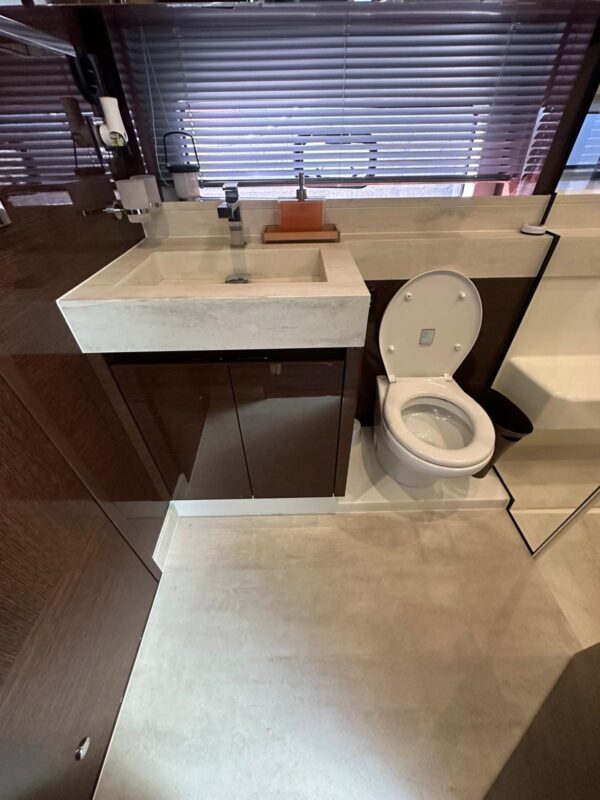 Prestige 65 - Image 17