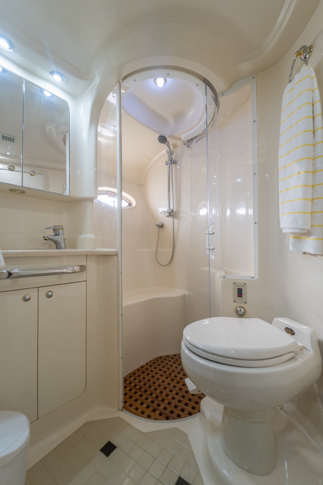 Sea Ray 60 - Image 16