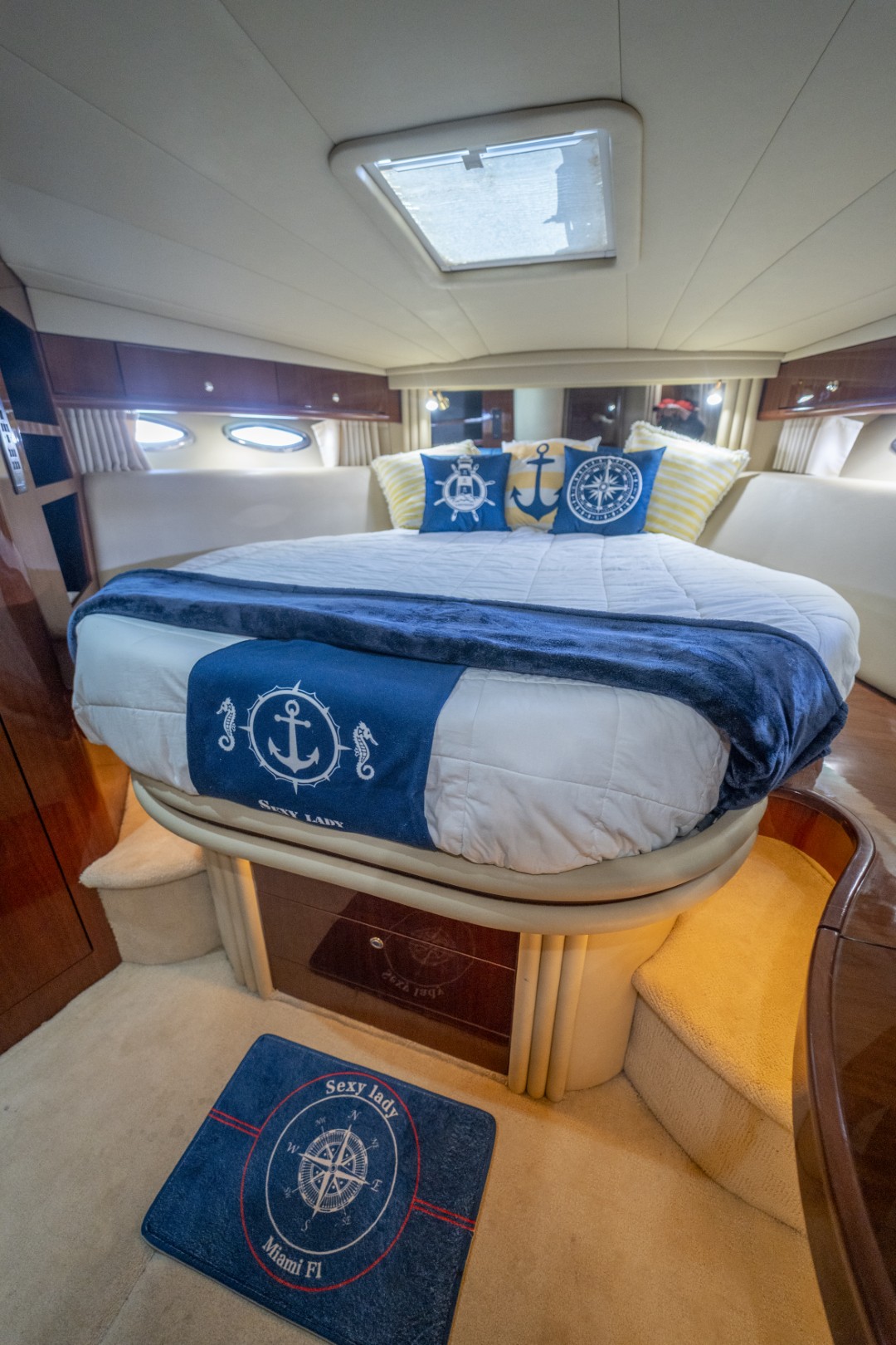 Sea Ray 60 - Image 18